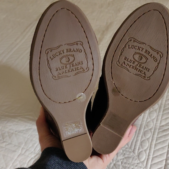 Lucky Brand suede wedge heel boots brown size 7 - Picture 4 of 11